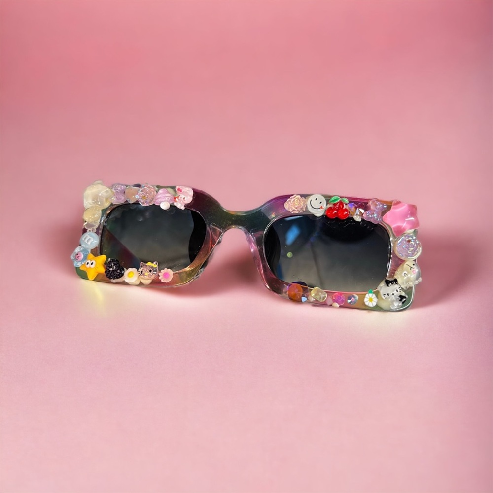 Charm sunglasses 🕶️